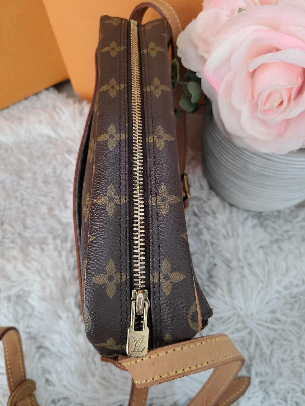 Thumbnail: Authentic Louis Vuitton Jeune Fille MM crossbody (pre owned)