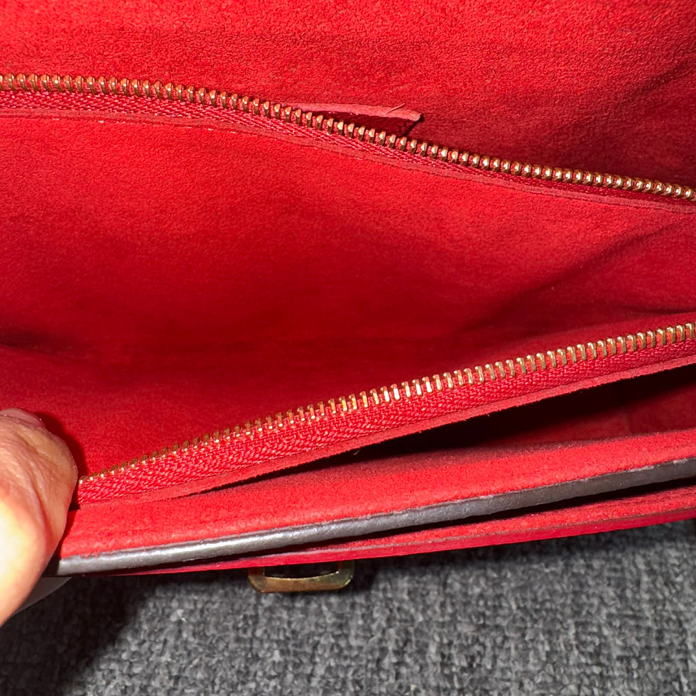 Thumbnail: Authentic Louis Vuitton Victoire Red chain shoulder bag (pre owned)