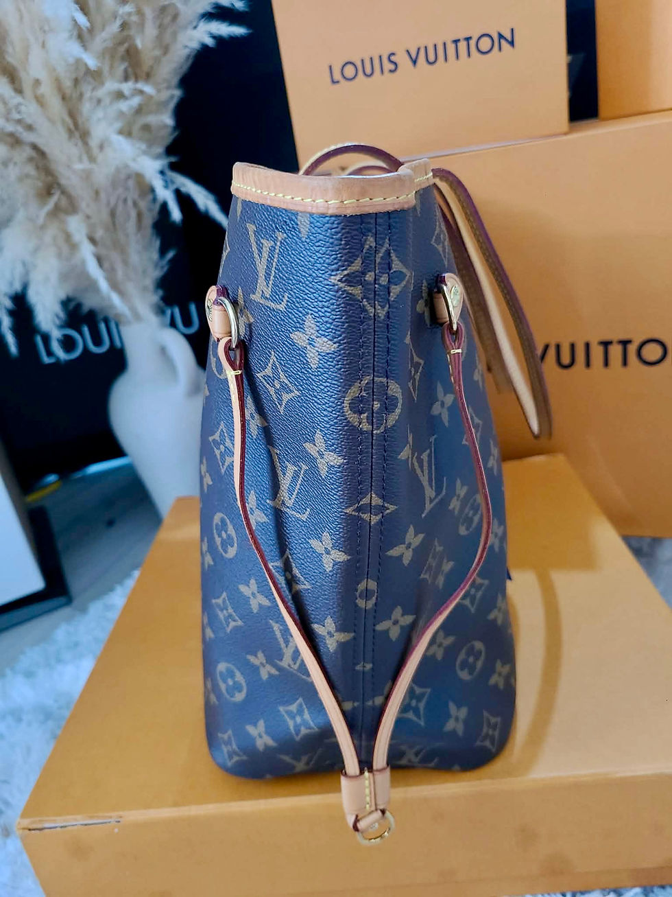Thumbnail: Authentic Louis Vuitton Neverfull MM w/ pouch tote bag (pre owned)