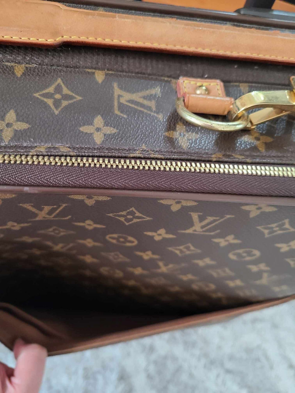 Thumbnail: Authentic Louis Vuitton Pegase 60 roling luggage (pre owned)