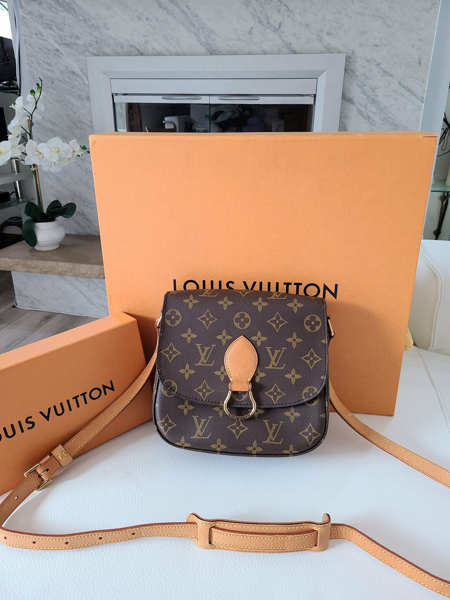 Authentic Louis Vuitton St cloud MM crossbody (pre owned)