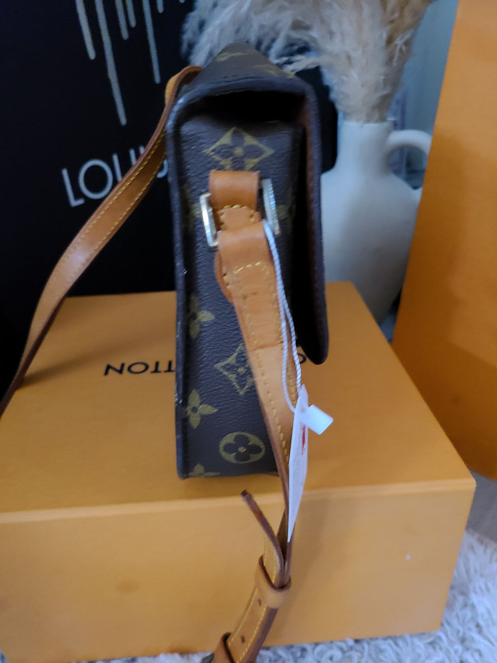 Thumbnail: Authentic Louis Vuitton MM St cloud crossbody (pre owned)