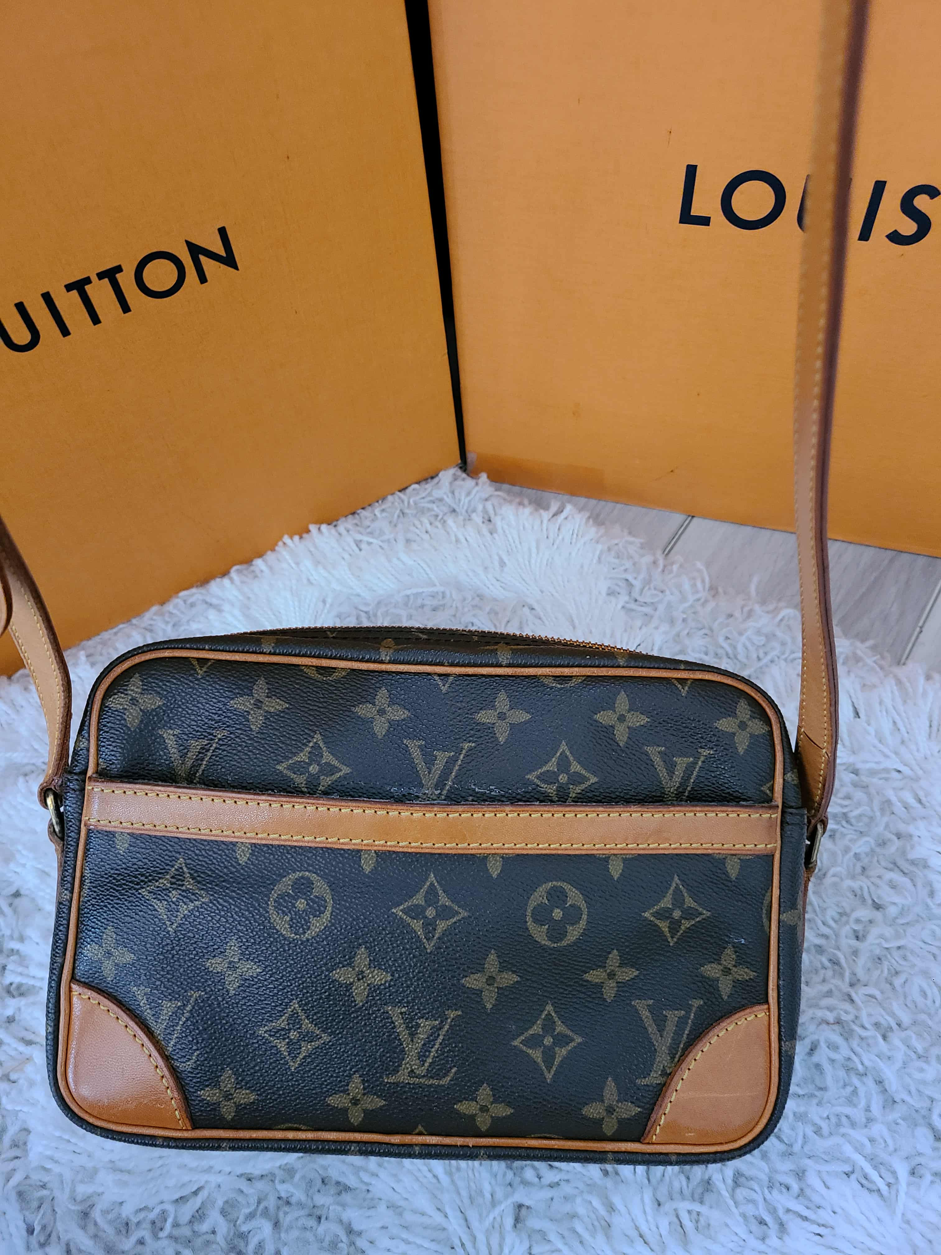 Authentic Louis Vuitton Trocadero 24 crossbody bag (pre owned)