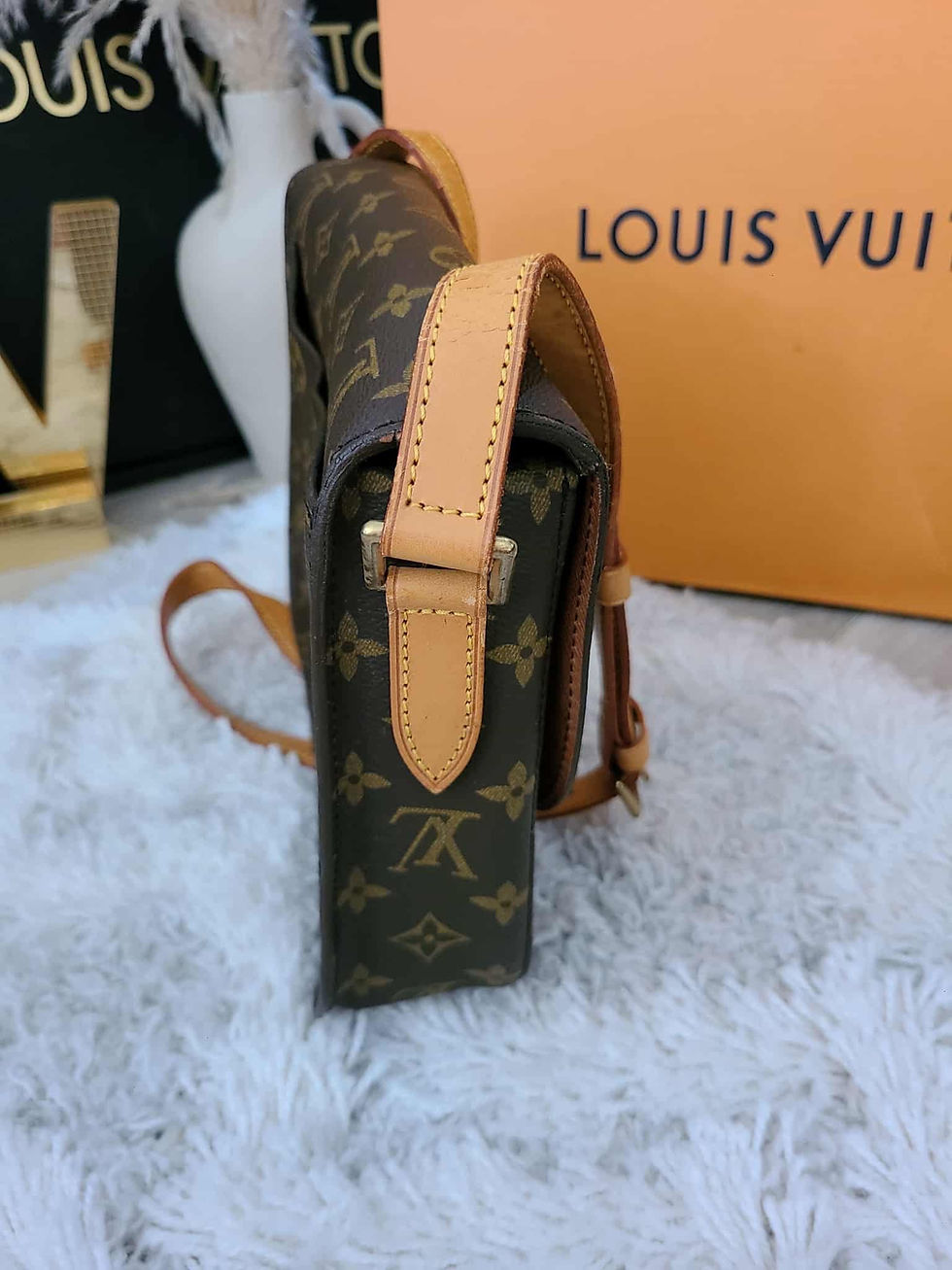 Thumbnail: Authentic Louis Vuitton St cloud GM crossbody (pre owned)