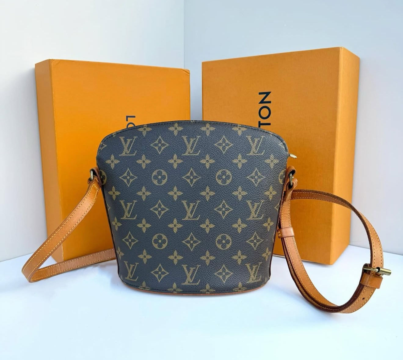 Authentic Louis Vuitton Drouot Monogram crossbody (pre owned)