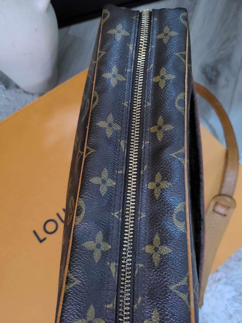 Thumbnail: Authentic Louis Vuitton Trocadero 30 crossbody (pre owned)