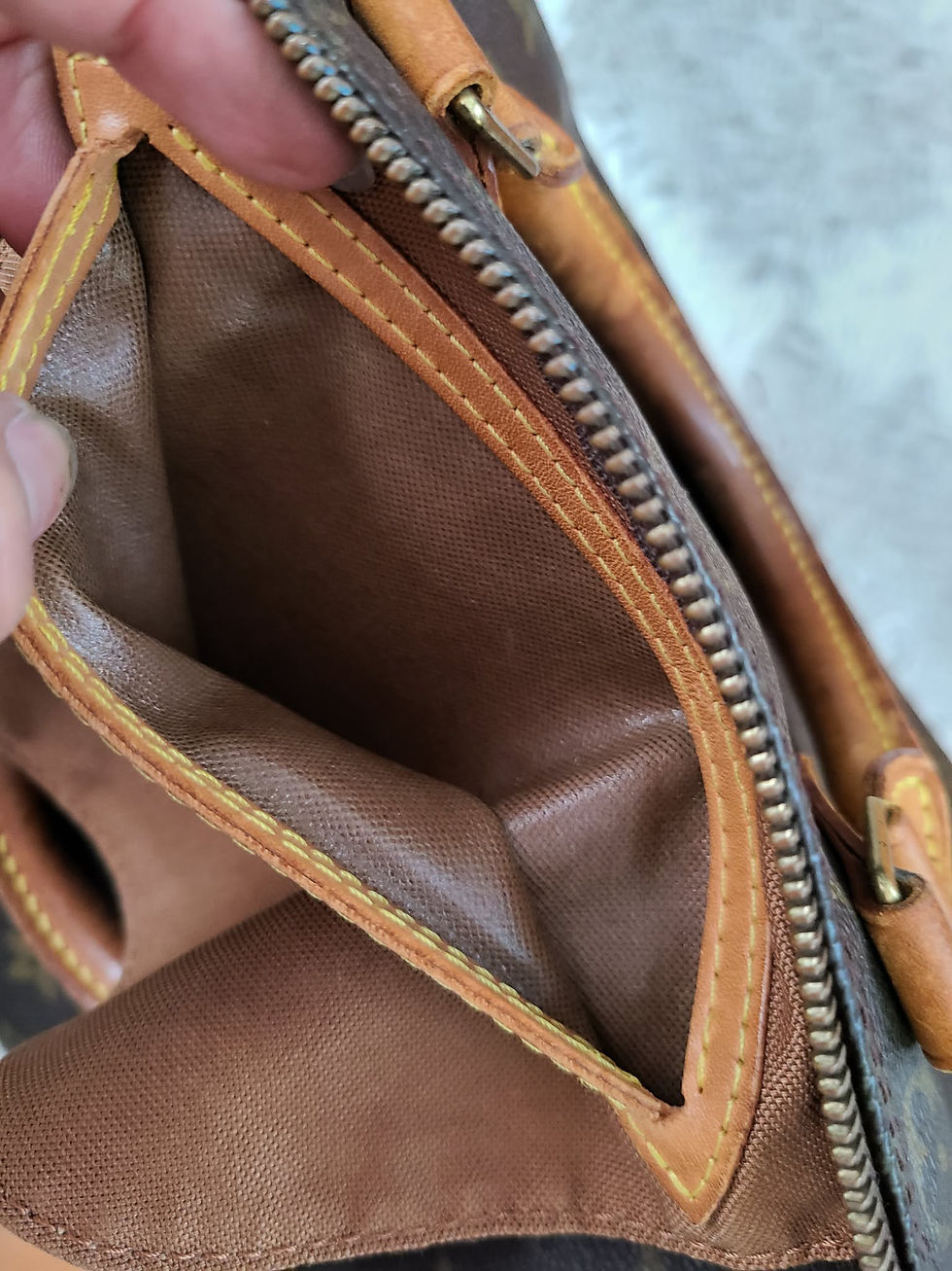 Thumbnail: Authentic Louis Vuitton Speedy 40 Handbag (pre owned)