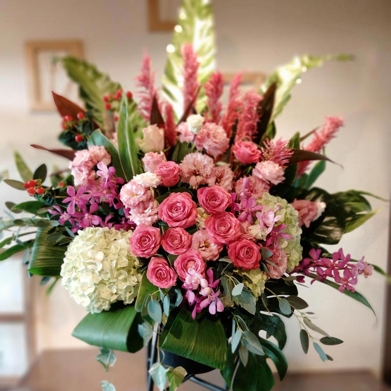 にぎやかなスタンド花