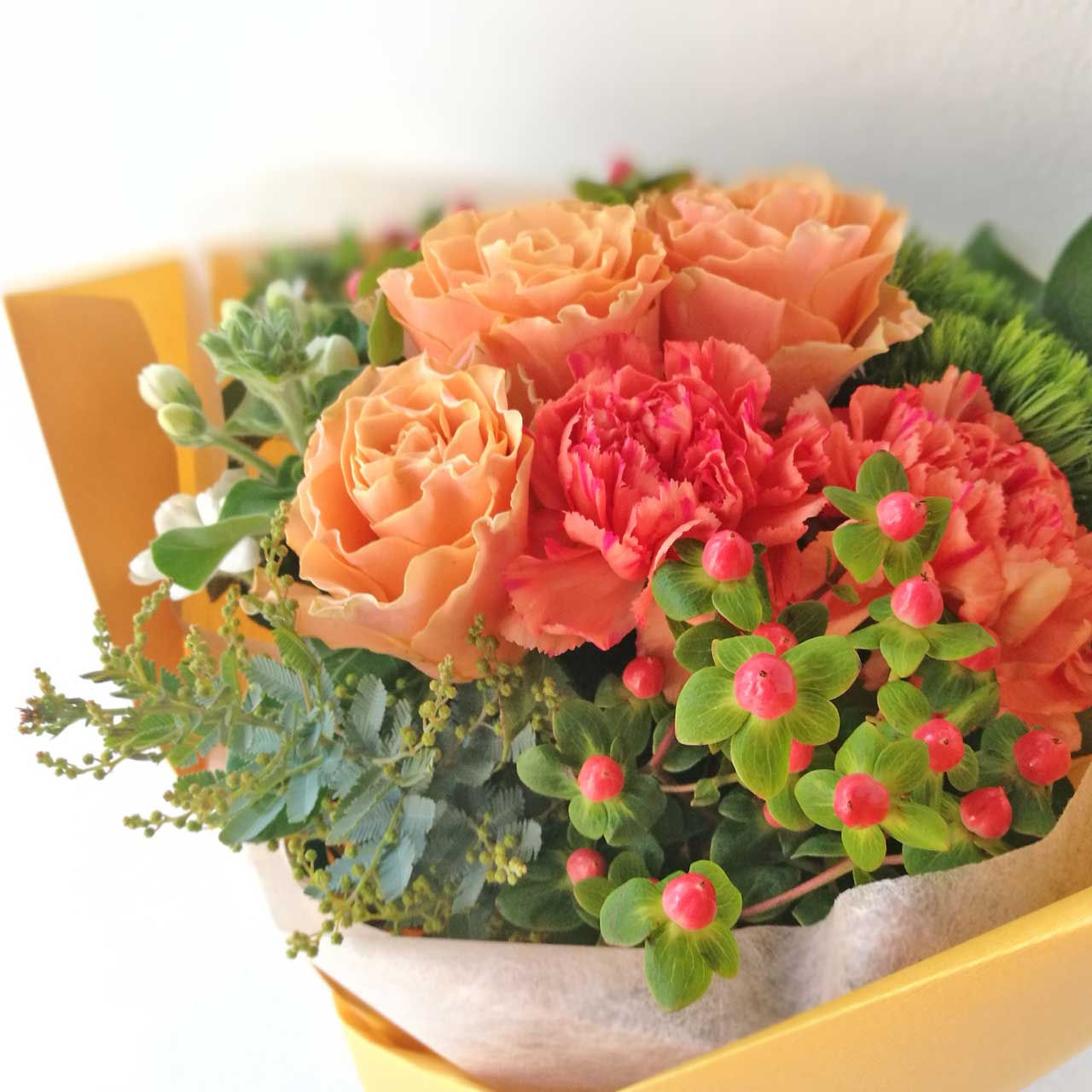 元気なオレンジ系の花束