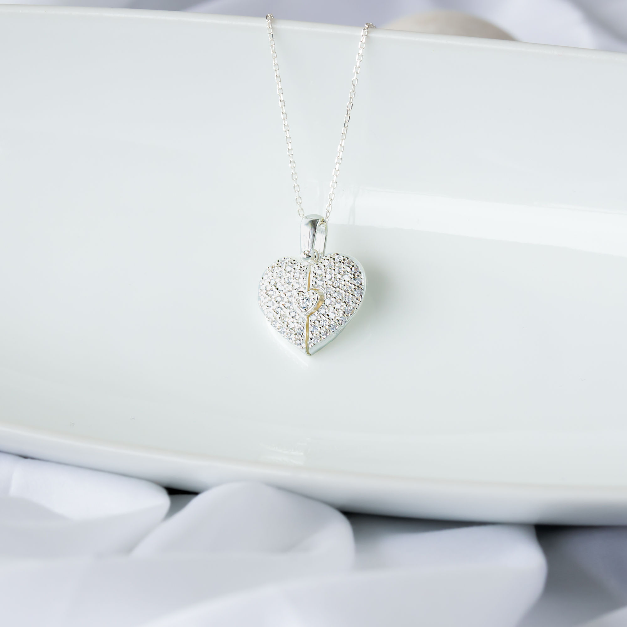 Beyaz Altın Kaplama Zirkon Taşlı Kalp Kolye