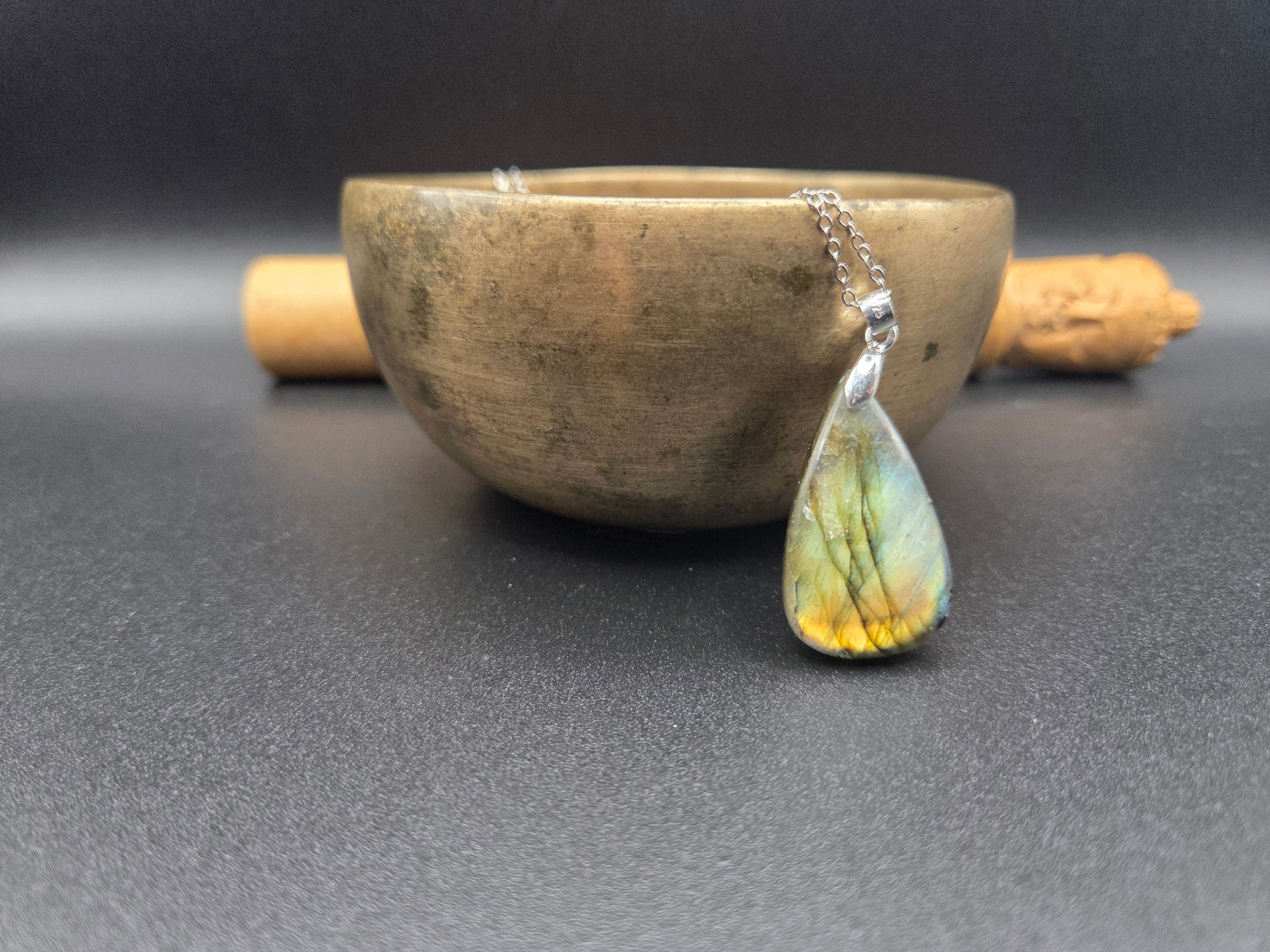 Pendentif en Labradorite de Madagascar et en argent 925