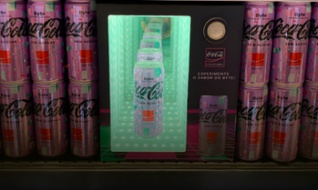 Display de Fundo Infinito - Lançamento Coca-Cola Byte
