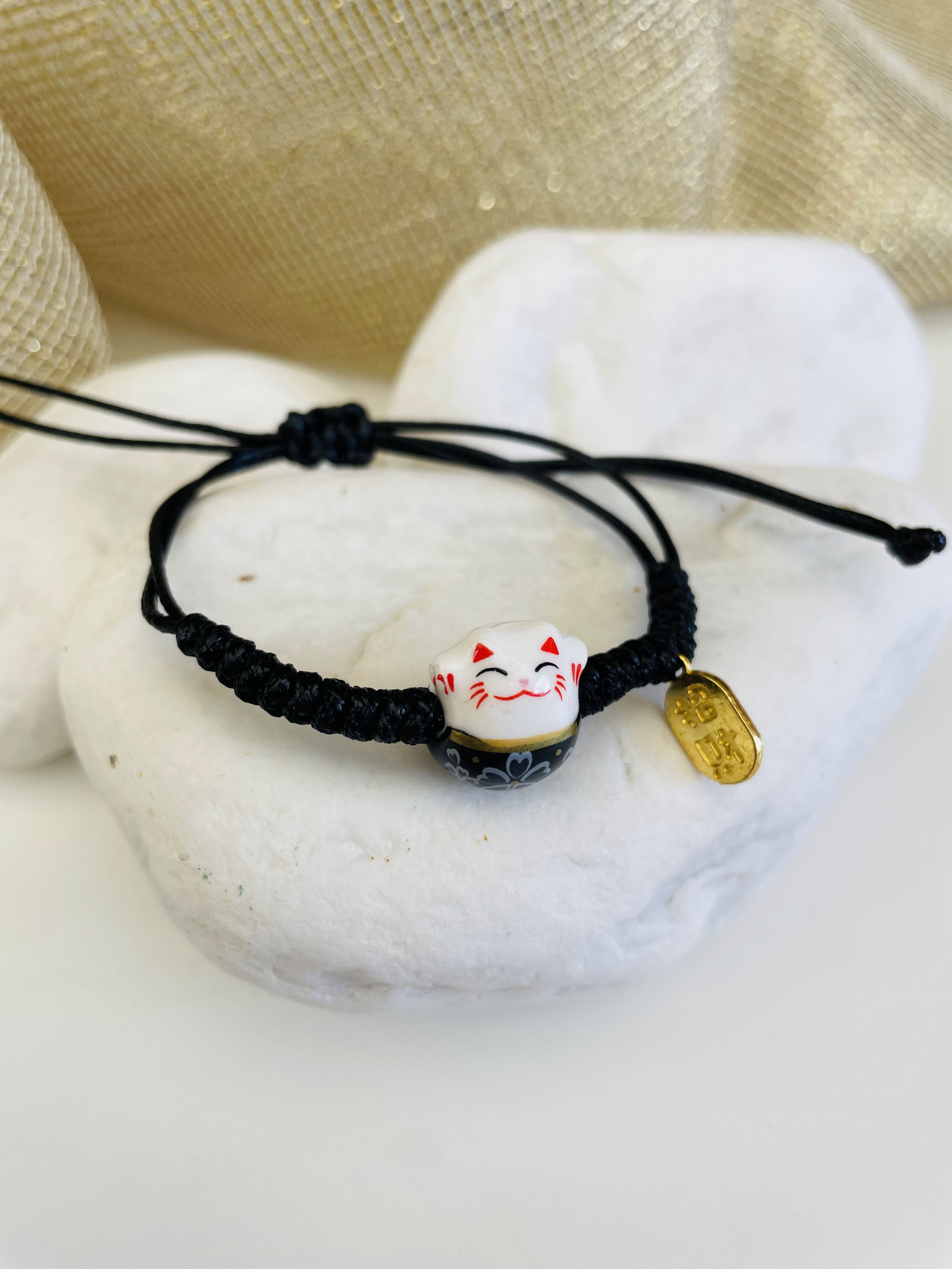 Siyah Renk Seramik Mini Kedi Figür Metal Dua İp Zenginlik ve Şans Bileklik Önden Görünüm