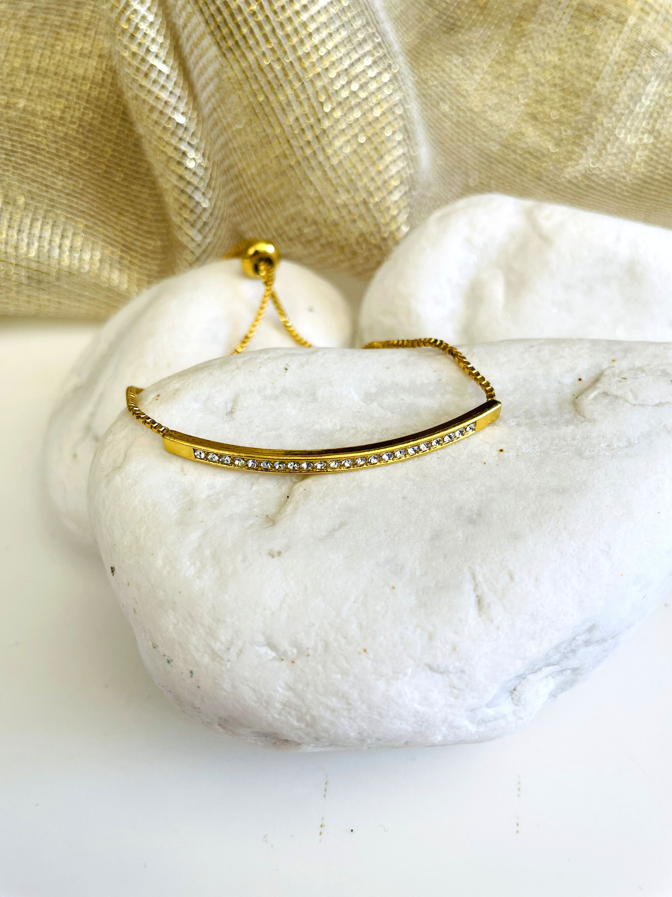 Zirkon Taşlı Suyolu Modeli Gold Renk Lak Kaplama Asansör Bijuteri Bileklik