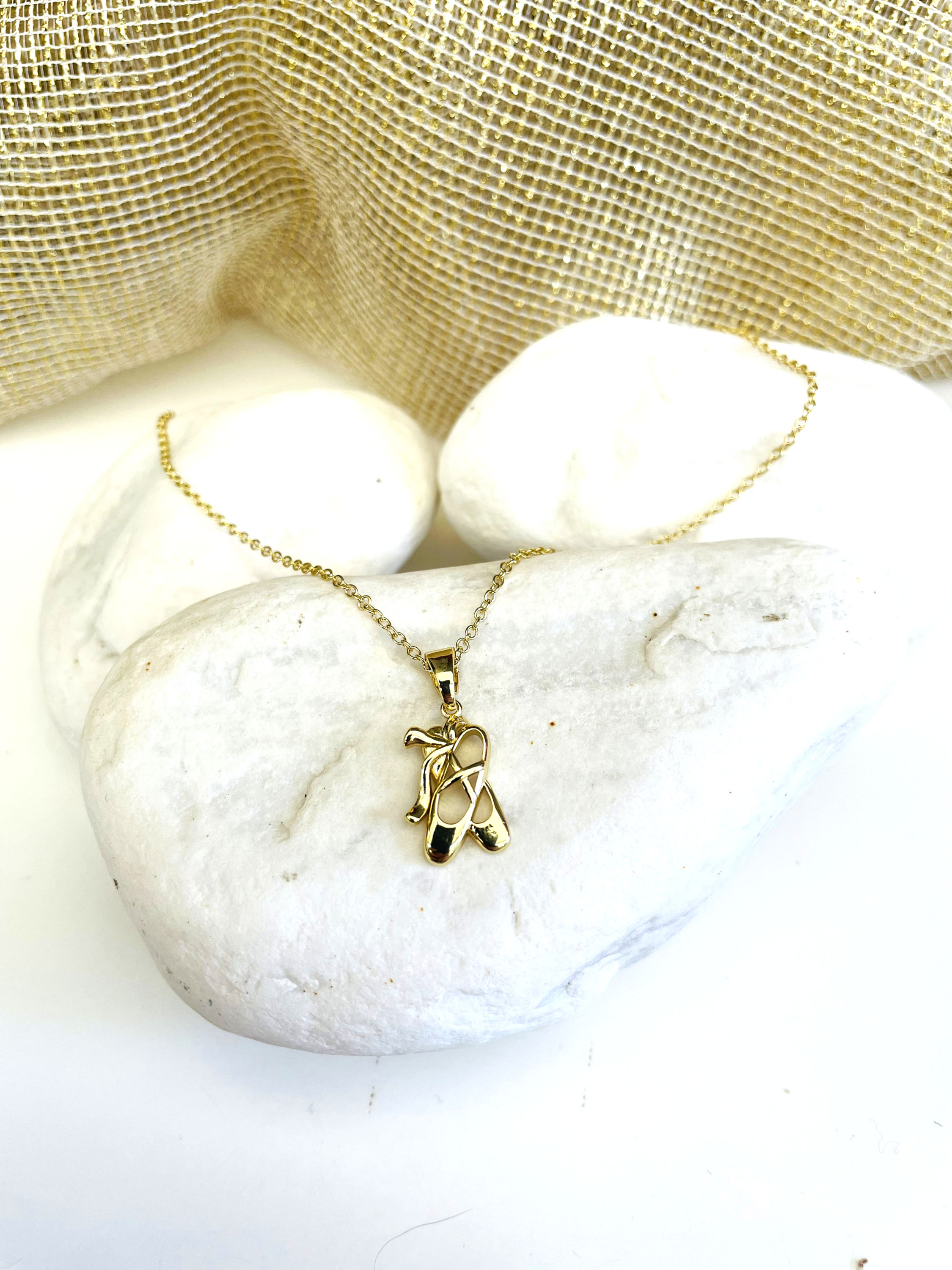 Ballerina Ayakkabılı Minimal Zincirli Gold Renk Lak Kaplama Bijuteri Kolye