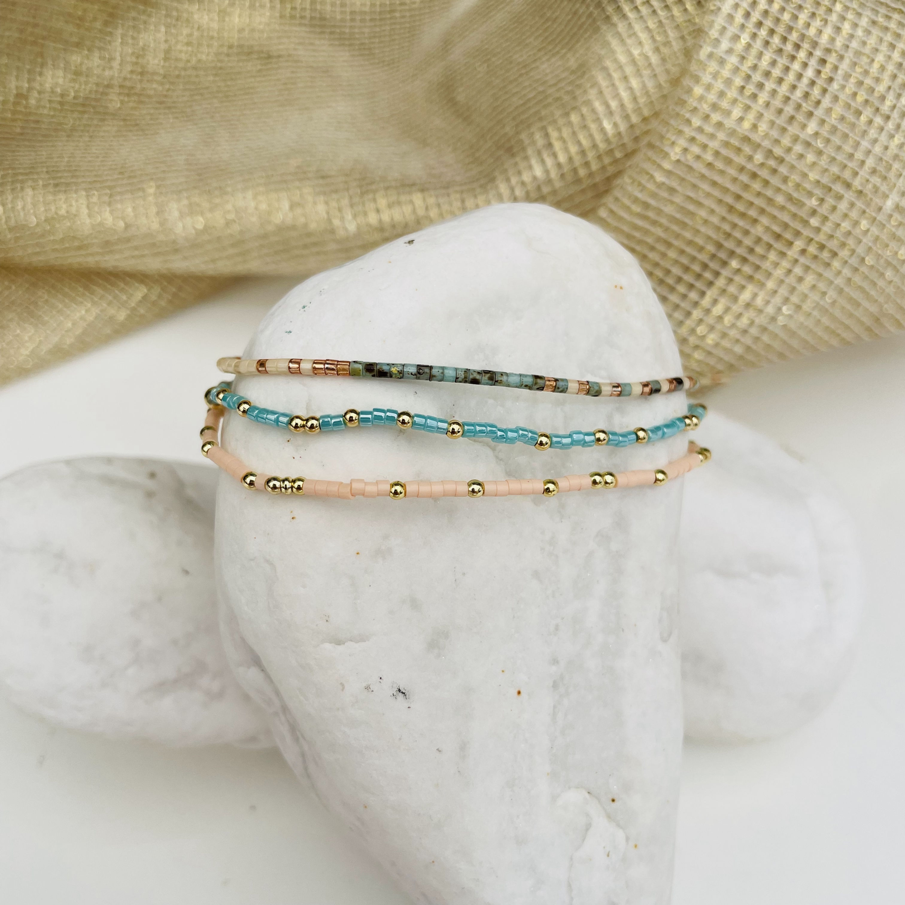 Pembe Mavi Turkuaz Bebe Boncuklu Gold Boncuk Süslemeli 3lü Kombin Bileklik