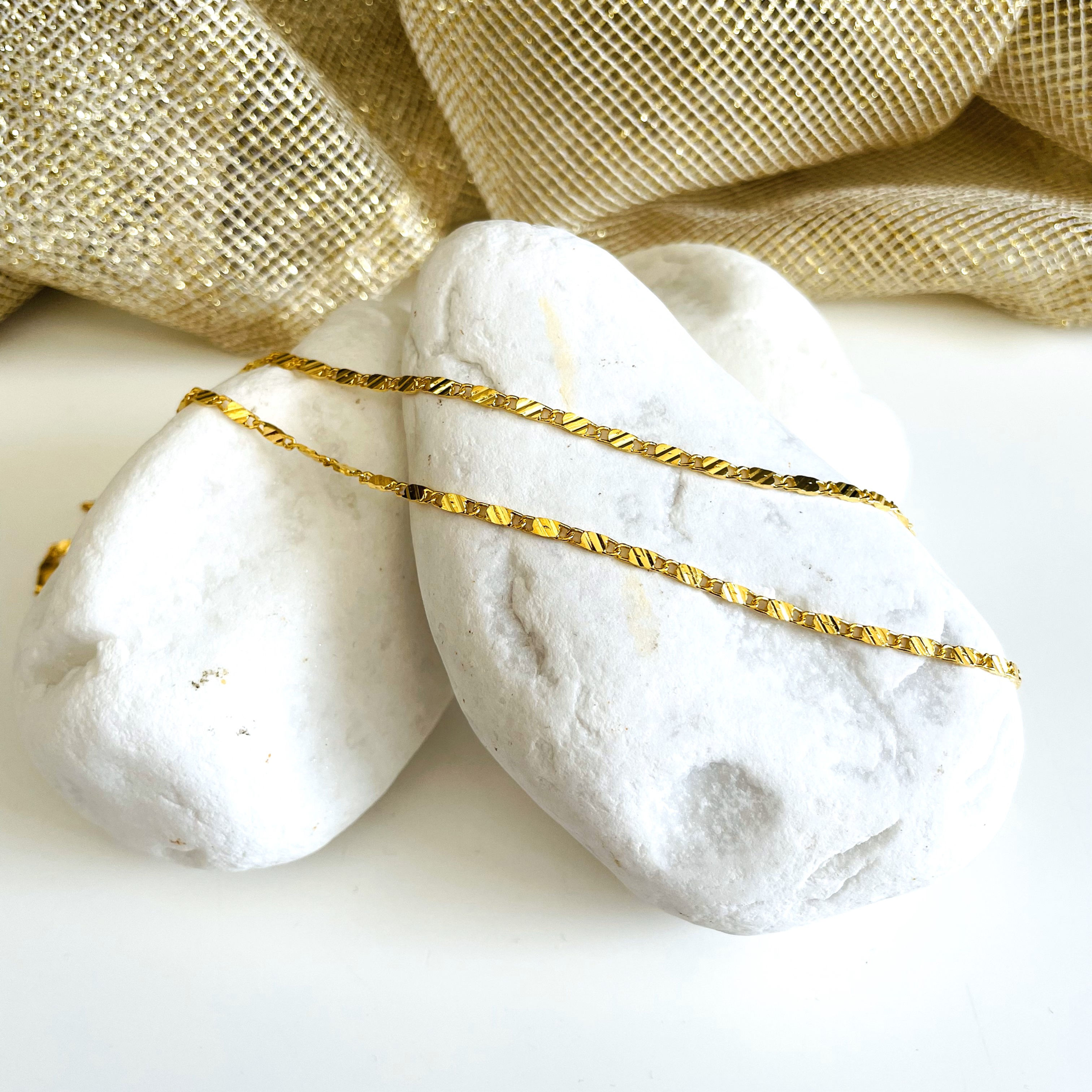 Zarif Ezik Boncuklu Gold Renk Düz Zincir Altın Lak Kaplama Kolye