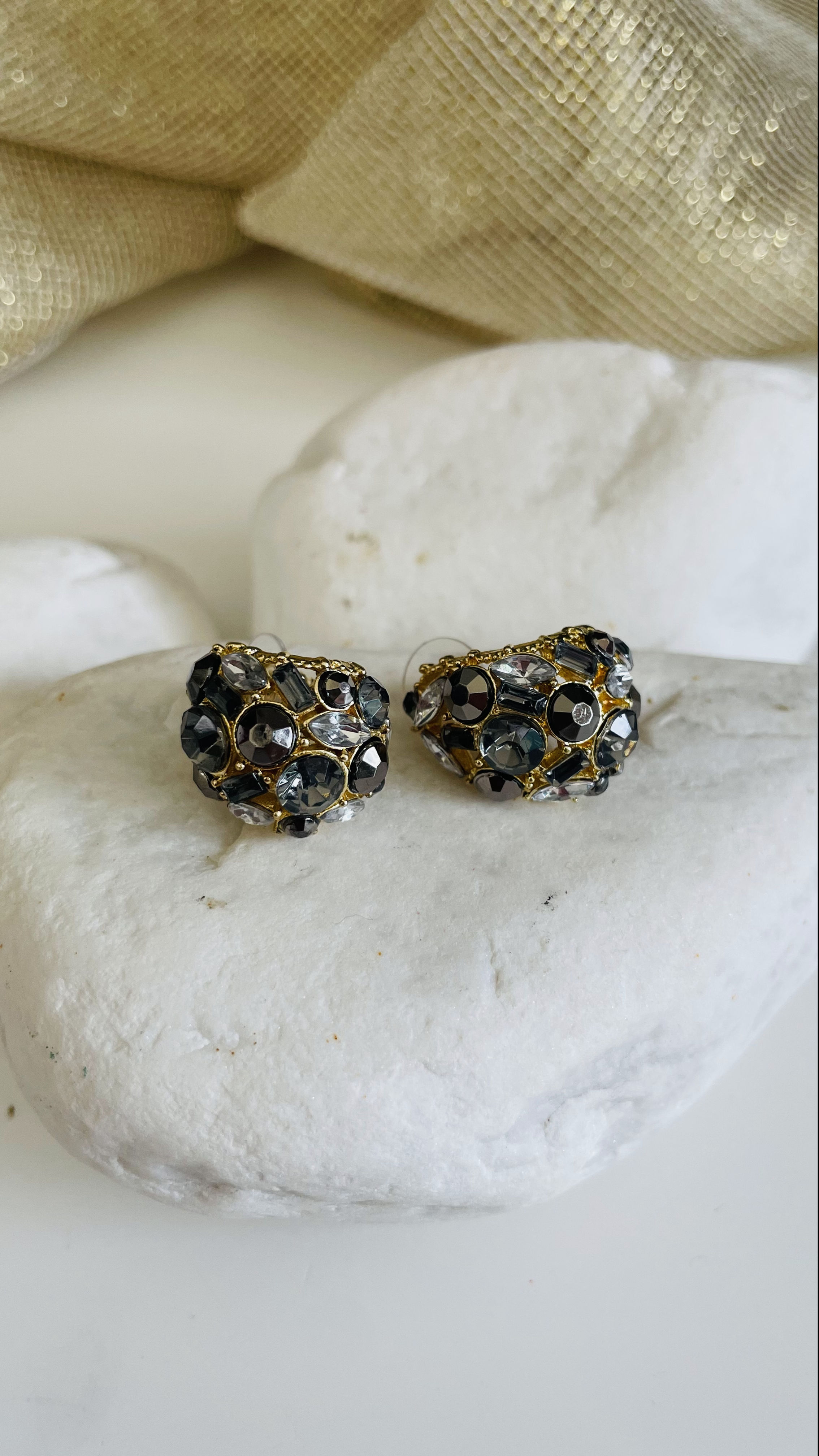 Yeşil Beyaz Zirkon Taşlı Yarım Ay Modeli Gold Renk Lak Kaplama Bijuteri Küpe