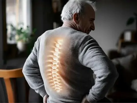 Idoso sofre com protusão discal na coluna