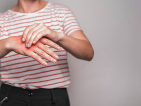 Artrite reumatóide tem sintomas: confira os 5 principais