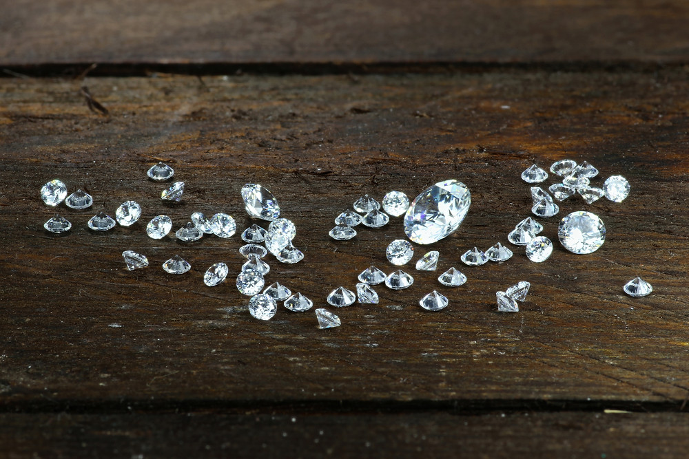 diamonds, loose diamonds, diamonds on wood
