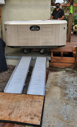 Spa Movers - Moving a large hot tub. Luna's Spa Movers is a Los Angeles based spa moving service