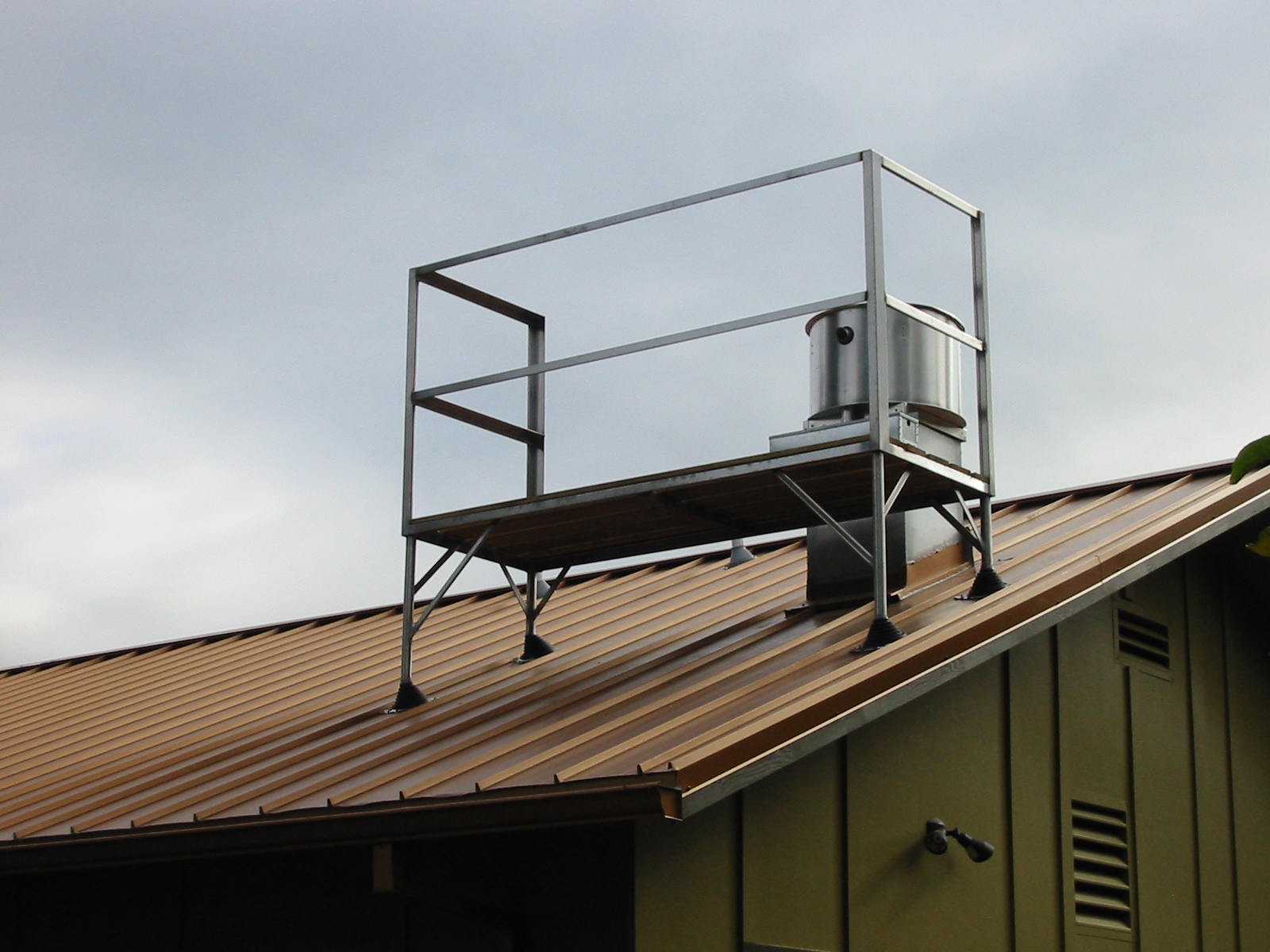 PRSP roof platforms for sloped or pitched roofs