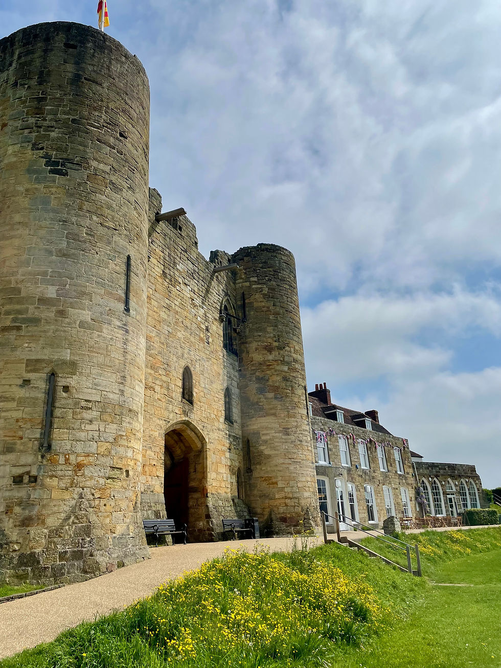Tonbridge Castle Gatehouse and the mansion