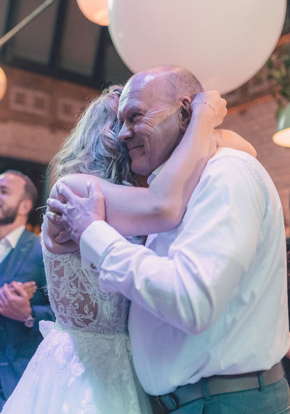 Trouwfoto haarlem bruidsfotografie trouwfotografie bruidskoppel koppelshoot wedding shoot dress day photography inspiration amsterdam haarlemmermeerstation leoni ruben jong modern polaroid effect beste trouwlocaties trouwjurk trouwdag trouwfotograaf trouwplanner trouwfeest trouwring mick van hesteren mickxed media