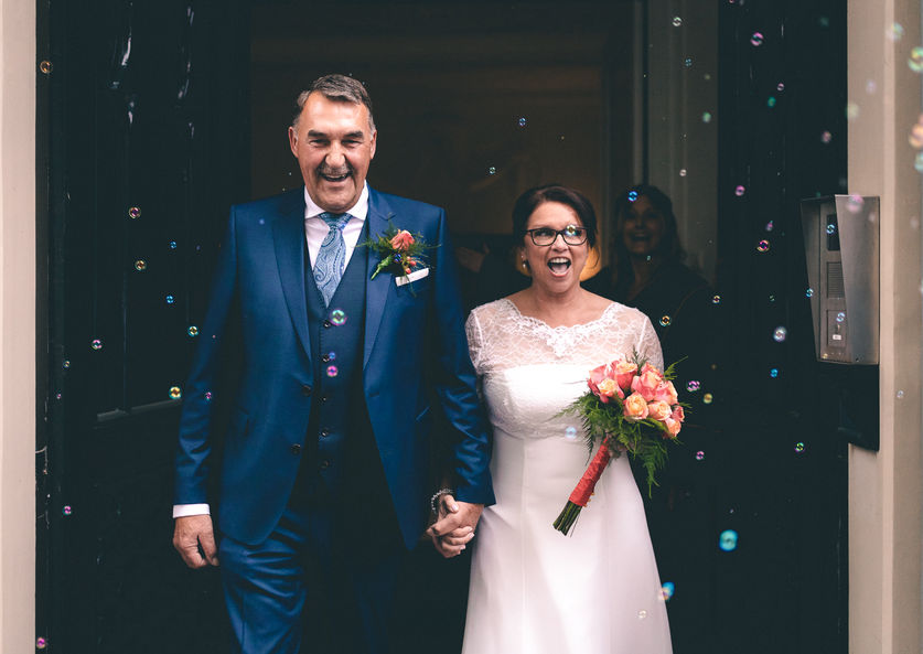 Trouwfoto haarlem bruidsfotografie trouwfotografie bruidskoppel koppelshoot wedding shoot dress day photography inspiration amsterdam jong modern polaroid effect beste trouwlocaties trouwjurk trouwdag trouwfotograaf trouwplanner trouwfeest trouwring huwelijk huwelijkfoto's ceremonie diner feest tiel