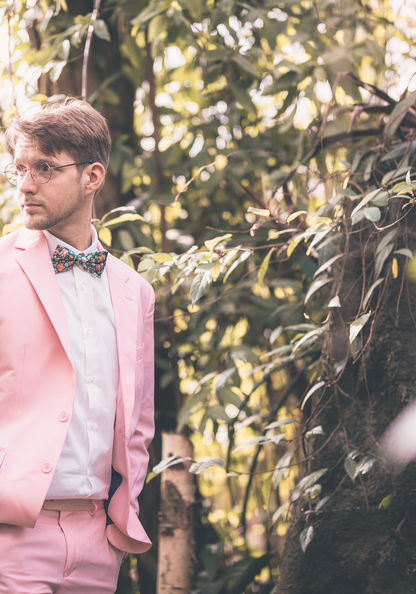 Trouwfoto haarlem bruidsfotografie trouwfotografie bruidskoppel koppelshoot wedding shoot dress day photography inspiration amsterdam jong modern polaroid effect beste trouwlocaties trouwjurk trouwdag trouwfotograaf trouwplanner trouwfeest trouwring huwelijk huwelijkfoto's ceremonie utrecht hortus botanicus planten bloemen groen