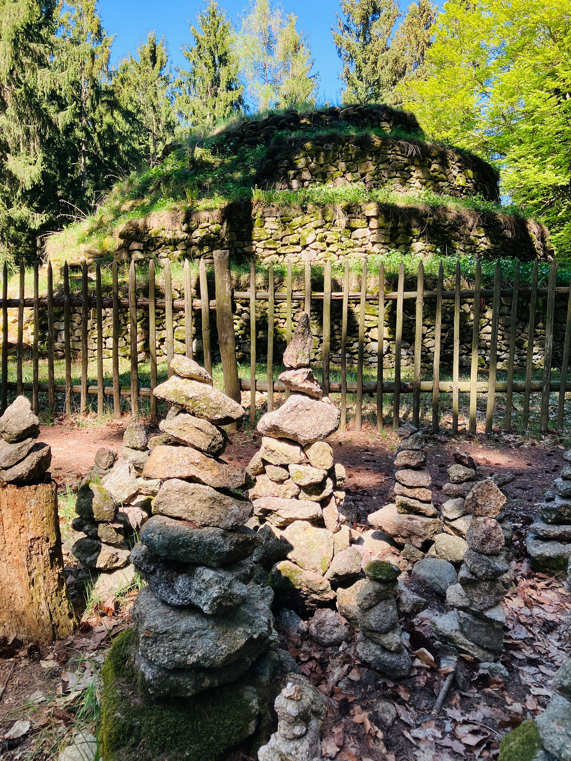 Steinpyramide bei Ober-Neustift