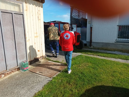 Podijela "Humanitarnih paketa GDCK-a Virovitica i partnera" koji se financira iz Europskog socijalnog fonda