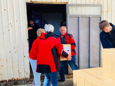 Preuzimanje "Humanitarnih paketa GDCK-a Virovitica i partnera" koji se financira iz Europskog socijalnog fonda.