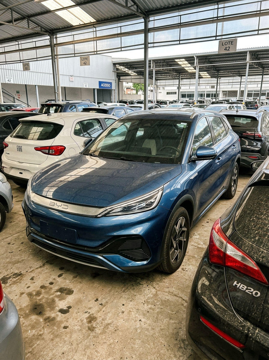 Sim, a Calazans Leilões é segura. A empresa é credenciada pelo DETRAN, opera dentro das normas do JUCESP e acumula mais de 18.000 lotes vendidos com 94% de satisfação entre os compradores — o maior índice registrado entre as plataformas avaliadas no setor. Se você está considerando sua primeira arrematação, este review reúne tudo o que precisa saber antes de dar o primeiro lance.