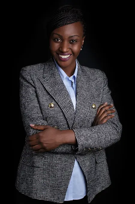 Zakelijk portret van vrouwelijke professional voor LinkedIn en bedrijfsprofiel