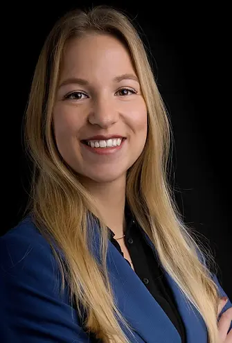 Business woman portrait by corp-orate photographer Willem Martinot