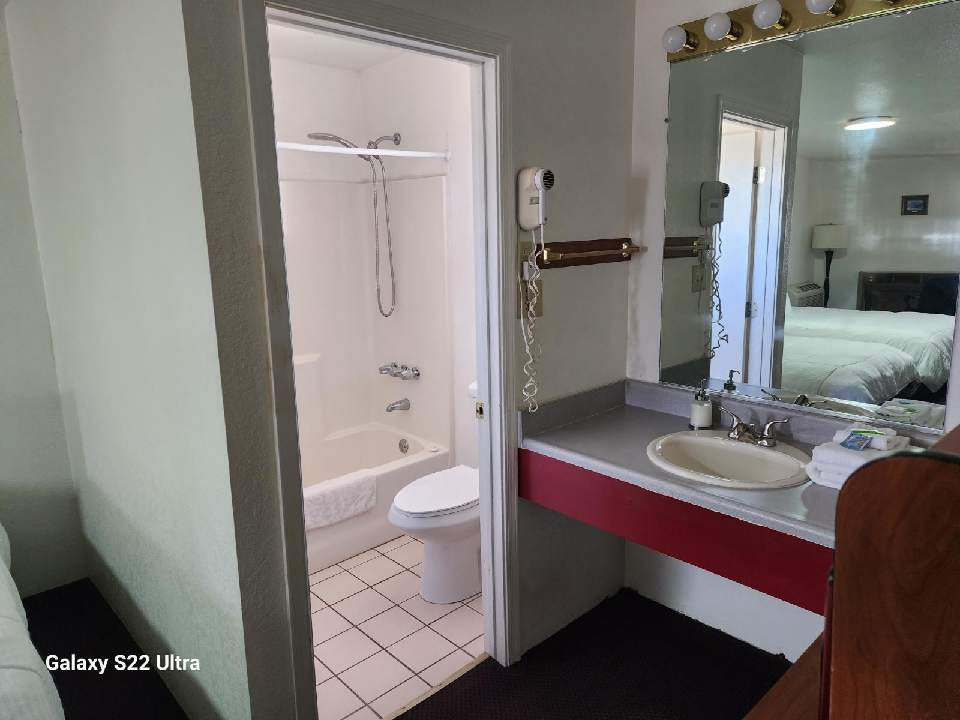 Premium 2 Queen at Rose's Motel in Willcox Arizona