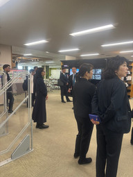 図書館をご案内