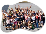 un groupe d'improvisateurs heureux