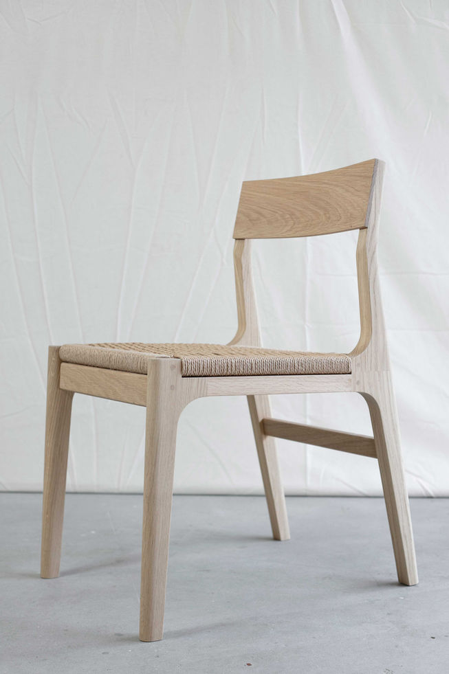 Eiken stoel, handgemaakt, handwerk, Danish cord, Nederlands product, Oak Enzo, stoel, high-end, kwaliteit, blank eiken, duurzaam, minimalistisch, scandinavisch, japandi, meubel, meubelmakerij, ambachtelijk, ambachtelijke kwaliteit, interieur op maat, Oak, Oak Enzo, Oak Enzo Design, meubels Den Haag, Design meubels, exclusieve design meubels, design meubels Den Haag, stoel, meubelmakerij Den Haag