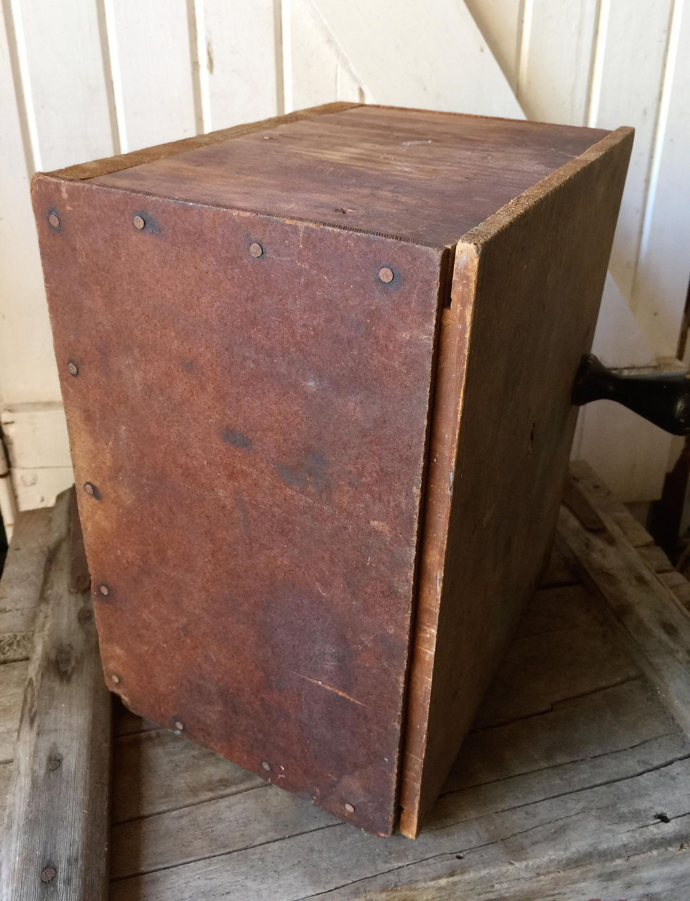 Thumbnail: Long Knob Wooden Box