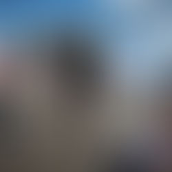 Chaque année, lorsque les 24h Rollers approchent, des centaines de groupes se forment : clubs, bandes d’amis, collègues, familles, voisins de paddock… Tous avec la même idée : vivre ensemble une aventure unique pendant 24 heures. Car si l’on peut participer seul, l’ADN de l’événement reste profondément collectif. Constituer une équipe, ce n’est pas seulement s’inscrire à une course. C’est créer un projet commun, une histoire à vivre et à raconter. Mais au fond, qu’est-ce qui pousse tant de patineurs à former une équipe ?