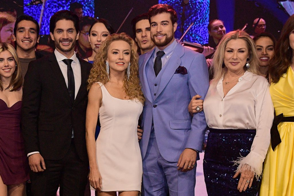 Angelique Boyer po raz kolejny ma okazję spotkać się na jednym planie ze swoją idolką z dzieciństwa - Leticią Calderón / fot. Televisa