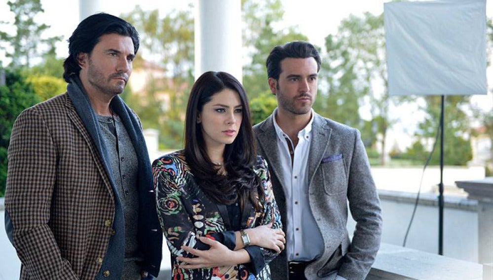 W 2016 roku Televisa stworzyła nową wersję pt. "Corazón que miente", w której główne role zagrali Thelma Madrigal, Pablo Lyle i Diego Oliviera / fot. Televisa