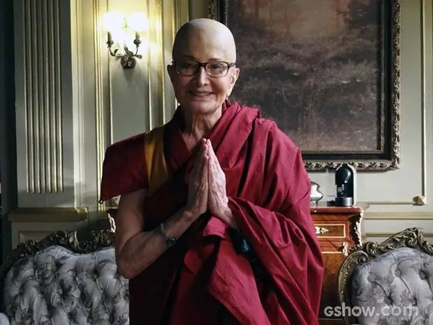 Dorosła Perla Rinpoche, w tej roli uznana brazylijska aktorka Gloria Menezes / fot. Globo