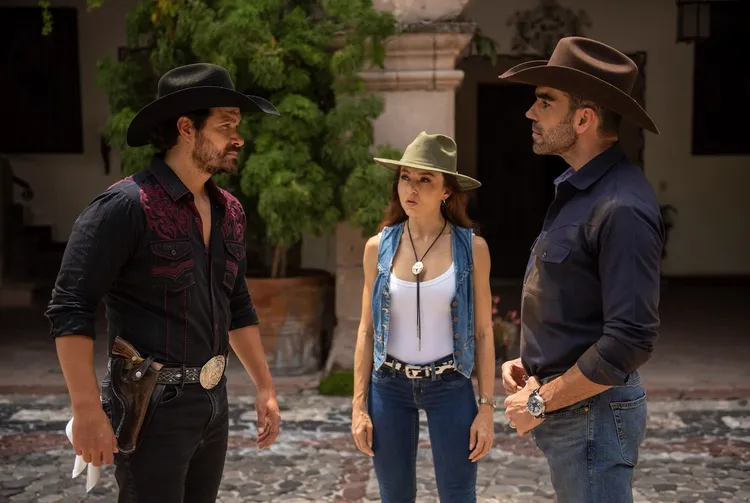 Brandon Peniche, Angelique Boyer i Marcus Ornellas w telenoweli „Doménica Montero” / fot. Televisa