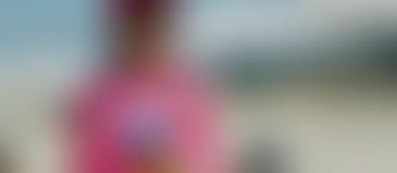 "Za wszelką cenę" – Odcinek 82: Pracując na plaży Raquel spotyka Heleninhę! (streszczenie)