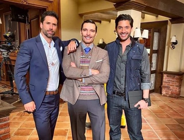 Matias Novoa, Julian Gil i Daniel Elbittar na planie "La herencia" / fot. Televisa