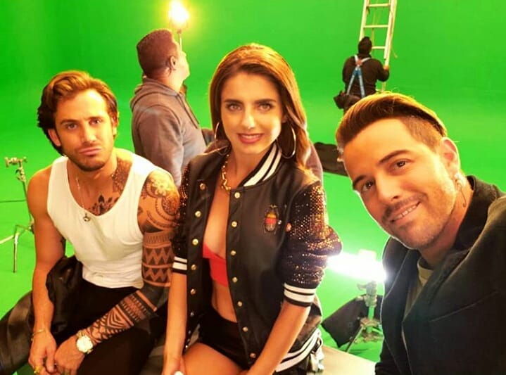 Lambda García, Michelle Renaud i Mane de la Parra w przerwie od zdjęć na planie "La reina soy yo" / fot. Televisa